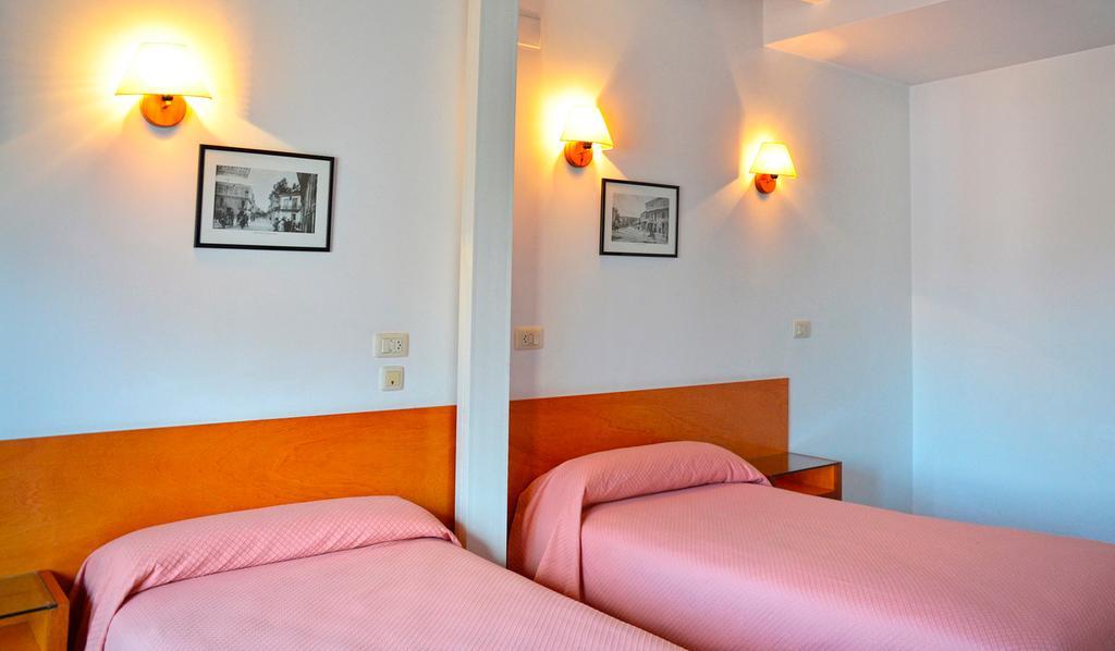 Hostal La Viuda Pobra De Trives Habitación foto