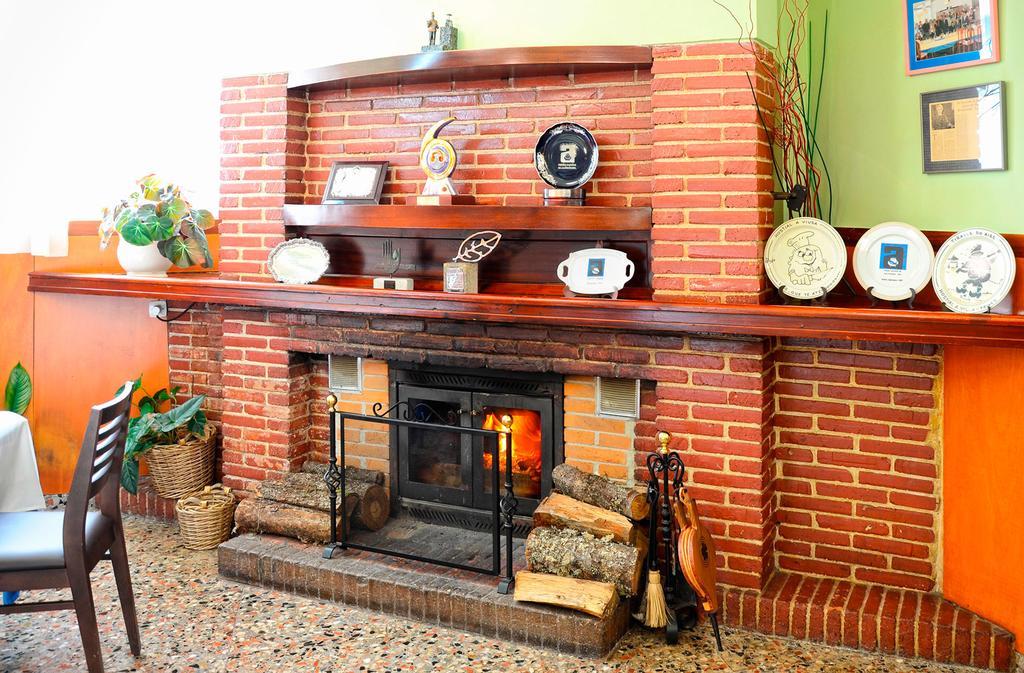 Hostal La Viuda Pobra De Trives Exterior foto